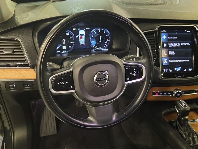 2022 Volvo XC90 T6 Momentum 7 Passenger
