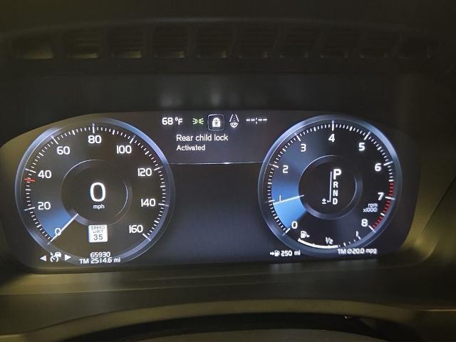 2022 Volvo XC90 T6 Momentum 7 Passenger