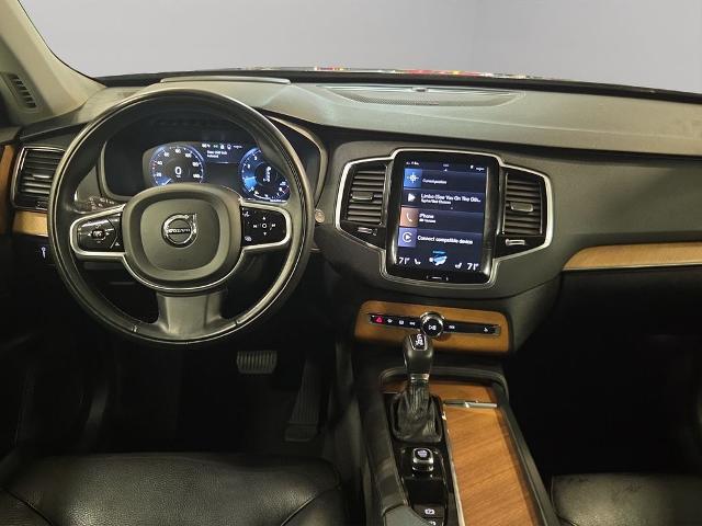 2022 Volvo XC90 T6 Momentum 7 Passenger