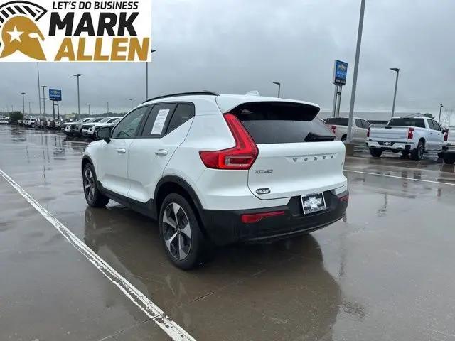 2023 Volvo XC40 B4 Ultimate Dark Theme