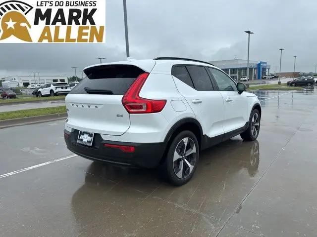 2023 Volvo XC40 B4 Ultimate Dark Theme
