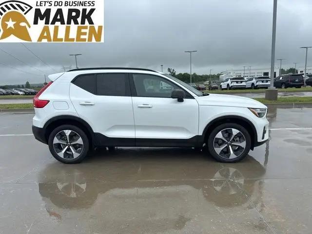 2023 Volvo XC40 B4 Ultimate Dark Theme