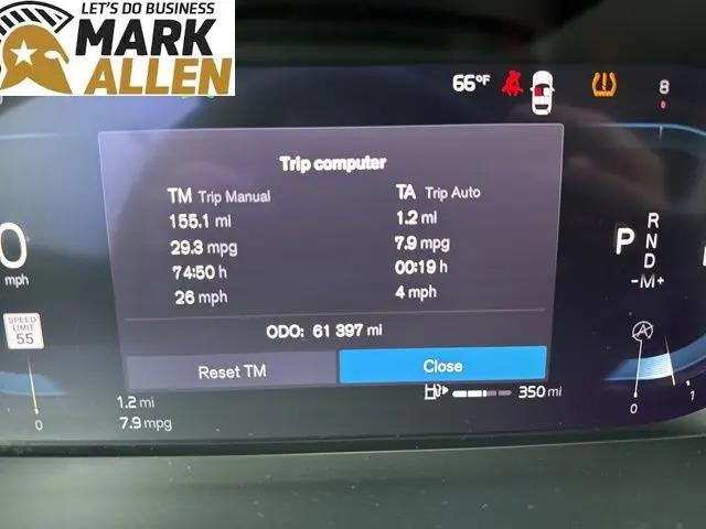 2023 Volvo XC40 B4 Ultimate Dark Theme