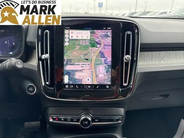 2023 Volvo XC40 B4 Ultimate Dark Theme