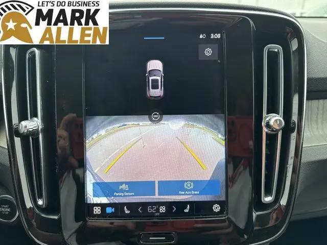 2023 Volvo XC40 B4 Ultimate Dark Theme