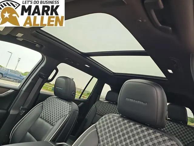 2025 GMC Acadia Denali AWD