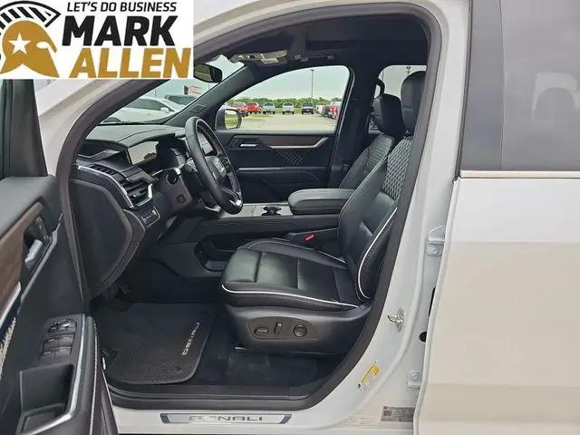 2025 GMC Acadia Denali AWD