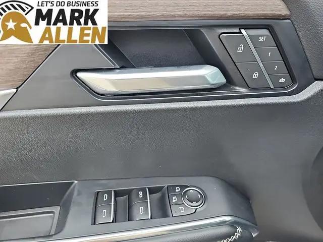 2025 GMC Acadia Denali AWD