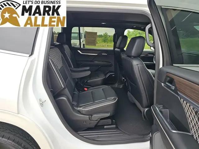 2025 GMC Acadia Denali AWD