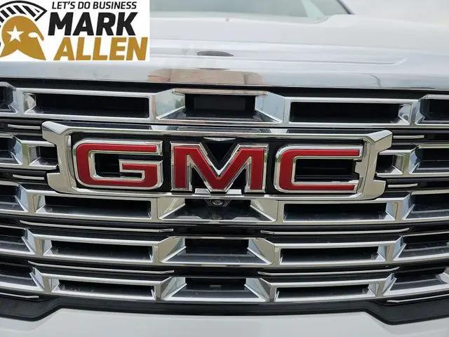 2025 GMC Acadia Denali AWD