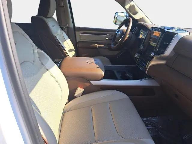 2019 Ram 1500 Laramie Crew Cab 4x4 5'7" Box