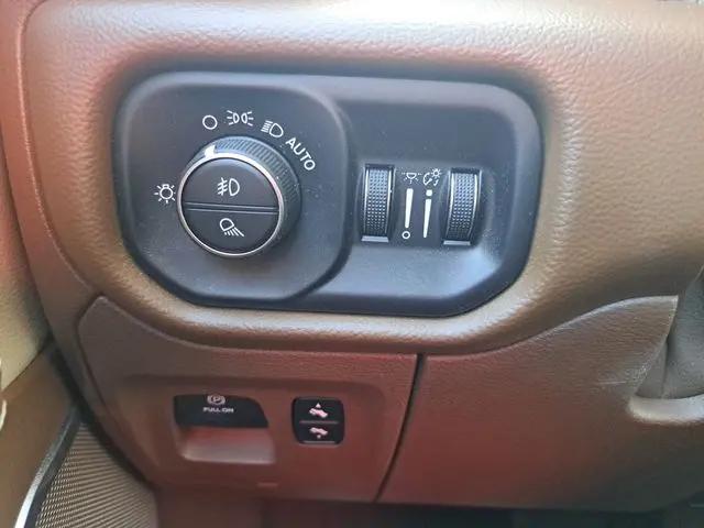 2019 Ram 1500 Laramie Crew Cab 4x4 5'7" Box