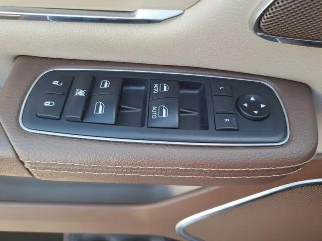 2019 Ram 1500 Laramie Crew Cab 4x4 5'7" Box