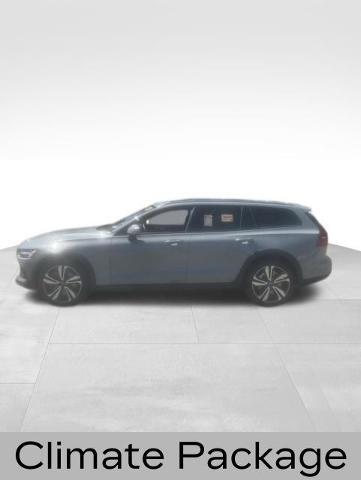 2025 Volvo V60 Cross Country Plus, B5 AWD Gas (mild hybrid)