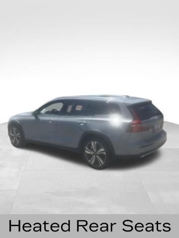 2025 Volvo V60 Cross Country Plus, B5 AWD Gas (mild hybrid)