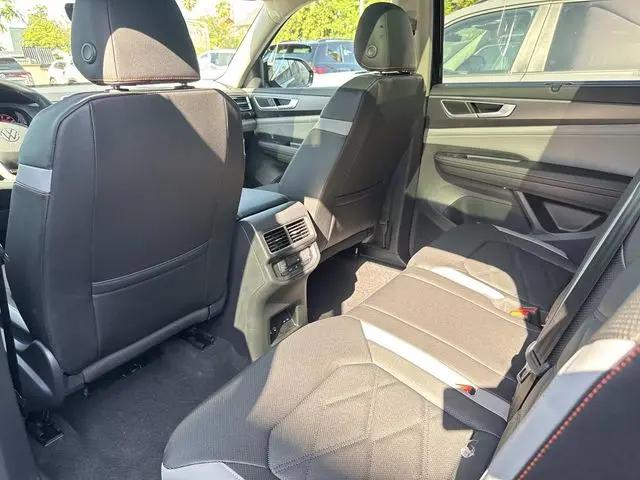 2026 Volkswagen Atlas Peak Edition