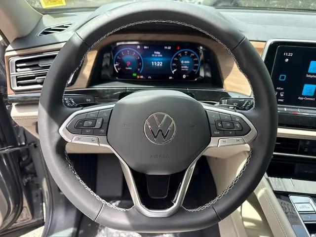 2026 Volkswagen Atlas SE with Technology