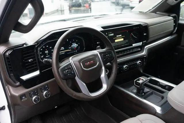 2025 GMC Sierra 1500 4WD Crew Cab Short Box SLT