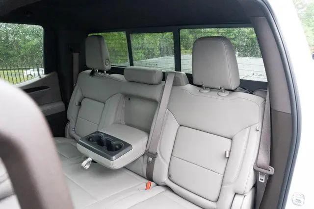 2025 GMC Sierra 1500 4WD Crew Cab Short Box SLT