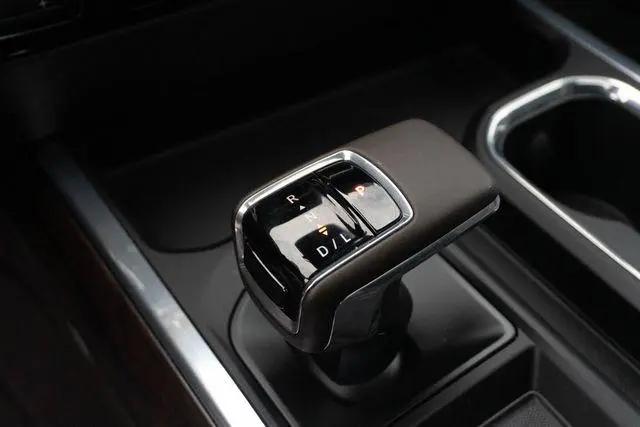 2025 GMC Sierra 1500 4WD Crew Cab Short Box SLT