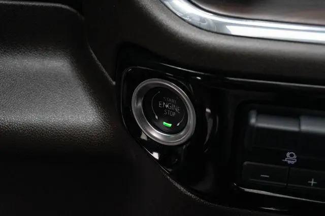 2025 GMC Sierra 1500 4WD Crew Cab Short Box SLT