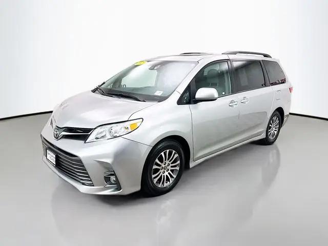 2020 Toyota Sienna XLE