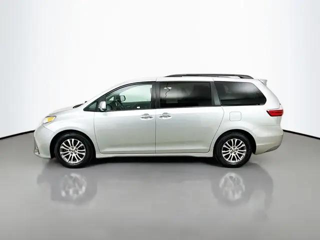 2020 Toyota Sienna XLE