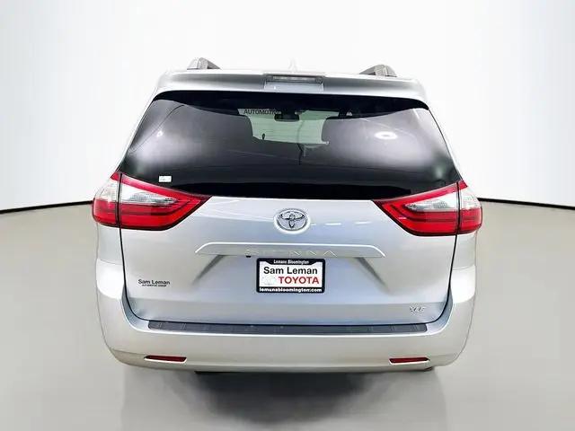 2020 Toyota Sienna XLE