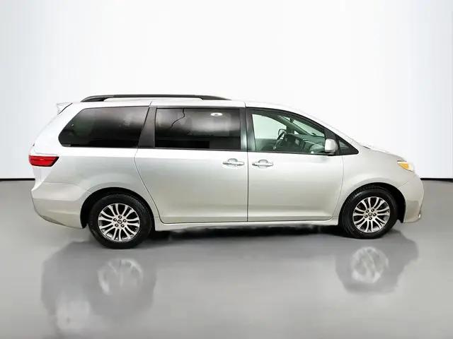 2020 Toyota Sienna XLE