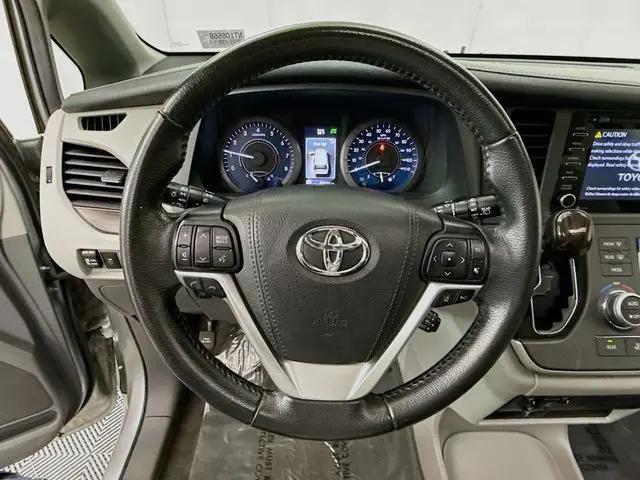 2020 Toyota Sienna XLE