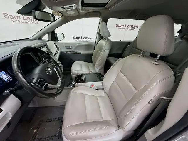 2020 Toyota Sienna XLE