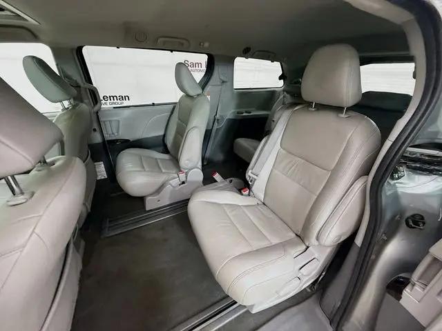 2020 Toyota Sienna XLE