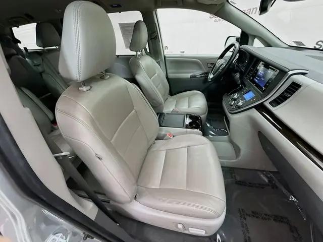 2020 Toyota Sienna XLE