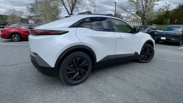 2026 Toyota C-HR SE
