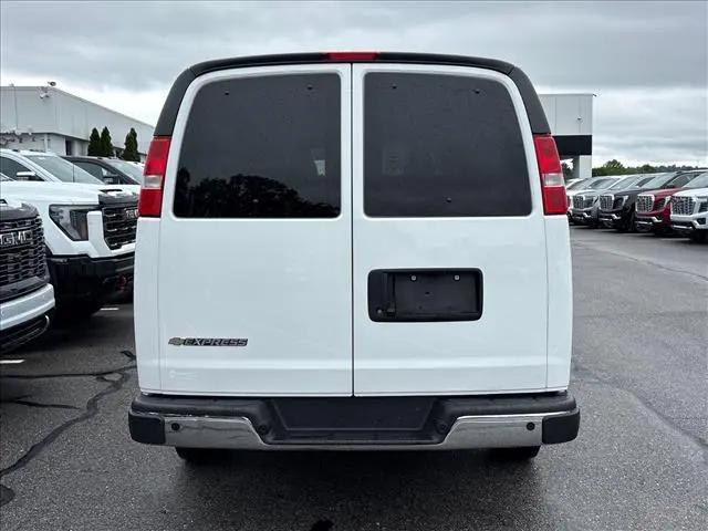 2025 Chevrolet Express Passenger RWD 3500 Extended Wheelbase LT