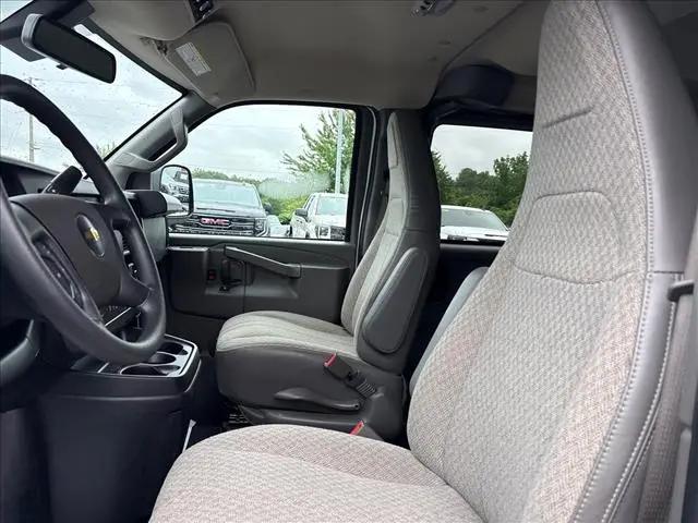 2025 Chevrolet Express Passenger RWD 3500 Extended Wheelbase LT