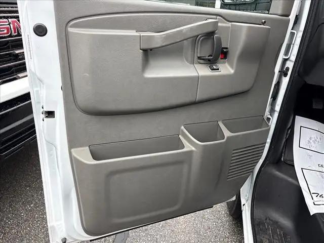 2025 Chevrolet Express Passenger RWD 3500 Extended Wheelbase LT