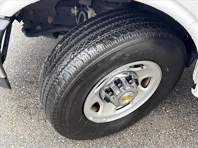 2025 Chevrolet Express Passenger RWD 3500 Extended Wheelbase LT