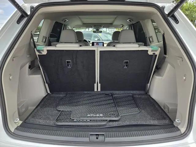 2026 Volkswagen Atlas SE with Technology