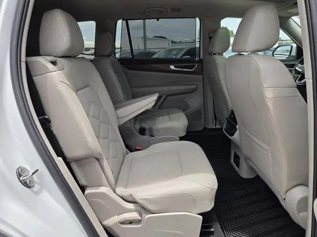 2026 Volkswagen Atlas SE with Technology
