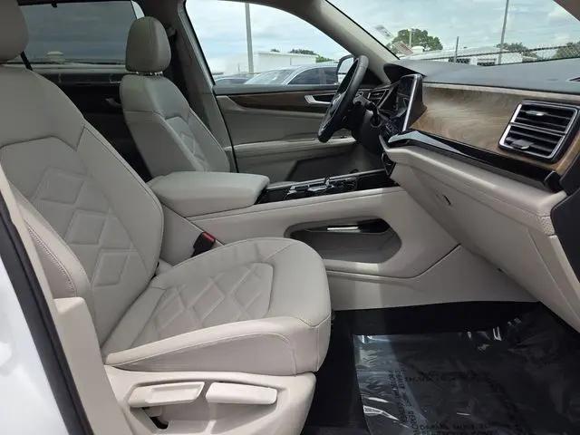 2026 Volkswagen Atlas SE with Technology