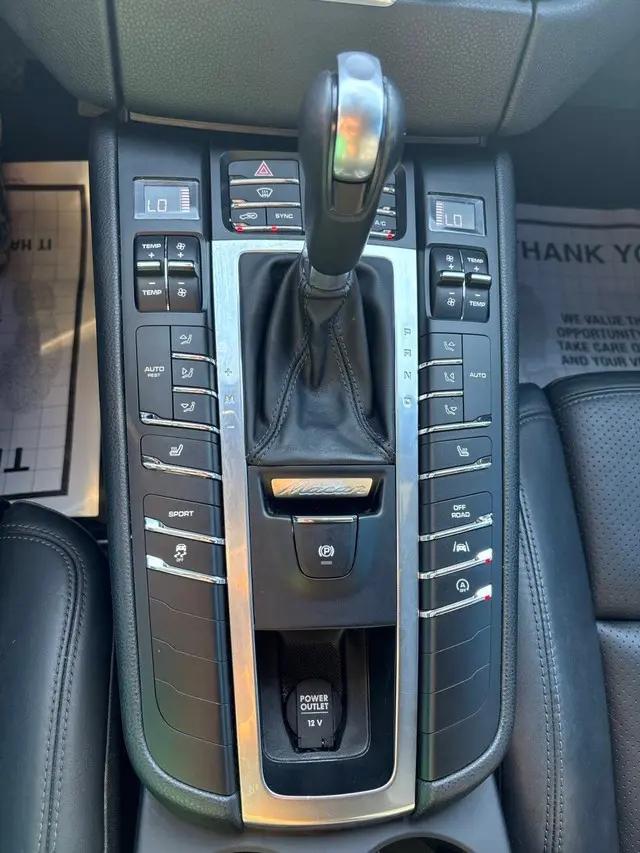 2017 Porsche Macan Macan
