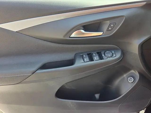 2026 Buick NV Preferred FWD
