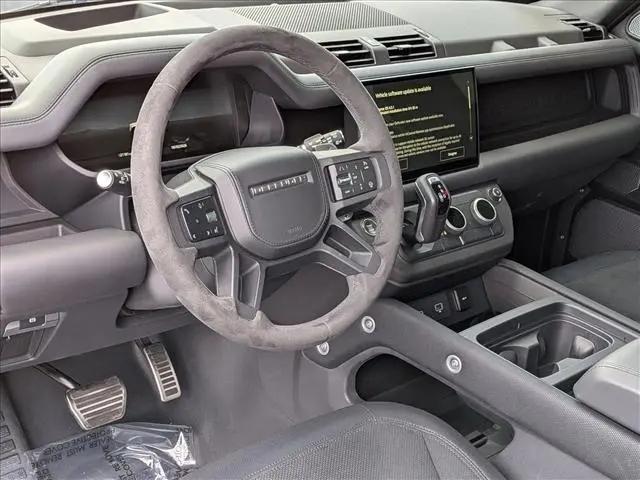 2024 Land Rover Defender 90 P525 V8