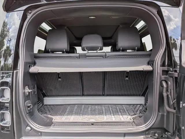 2024 Land Rover Defender 90 P525 V8