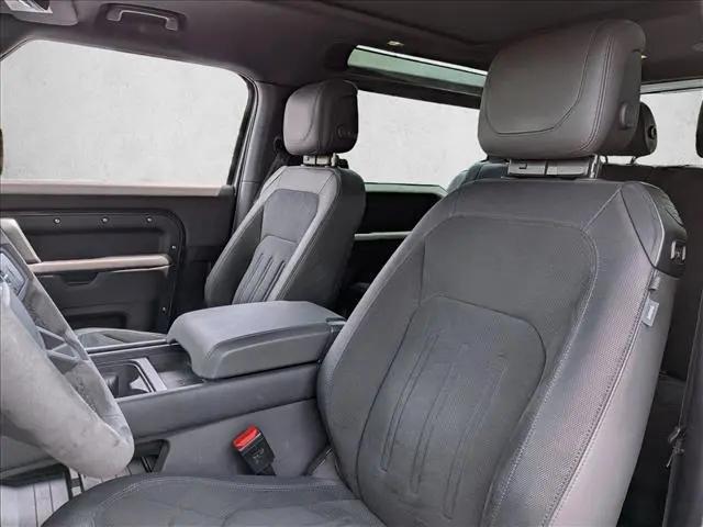 2024 Land Rover Defender 90 P525 V8