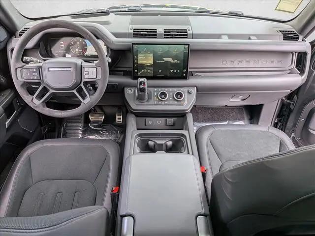 2024 Land Rover Defender 90 P525 V8
