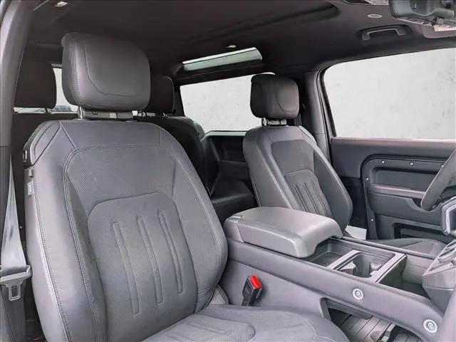 2024 Land Rover Defender 90 P525 V8