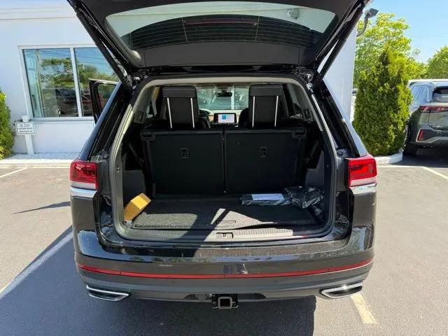 2026 Volkswagen Atlas SE with Technology