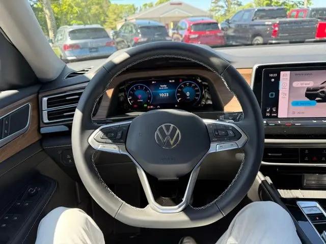 2026 Volkswagen Atlas SE with Technology